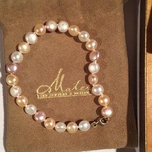 Freshwater pearl bracelet. 7”